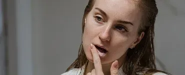 Два пальца и 10 минут, чтобы разгладить носогубные складки